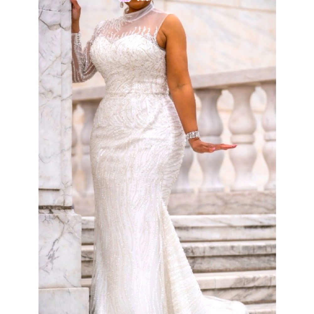Custom wedding dress. Professionally cleaned. Includes detachable train.